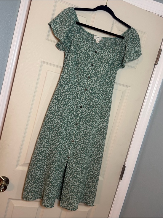 Monteau Dresses & Skirts - Monteau Green Floral Button-Front Midi Dress